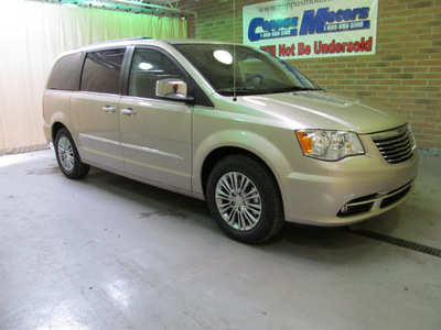 chrysler town and country 2013 beige van touring l 6 cylinders automatic 44883