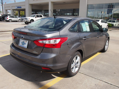 ford focus 2013 gray sedan se 4 cylinders automatic 77338