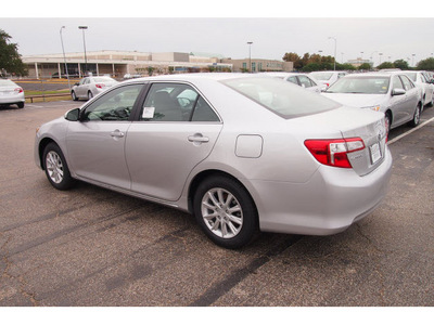 toyota camry 2012 silver sedan le gasoline 4 cylinders front wheel drive automatic 77074