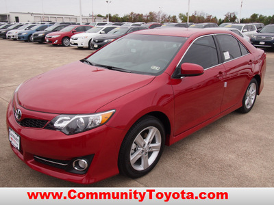 toyota camry 2012 red sedan se gasoline 4 cylinders front wheel drive automatic 77521