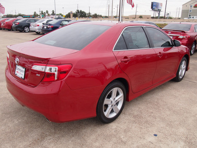 toyota camry 2012 red sedan se gasoline 4 cylinders front wheel drive automatic 77521