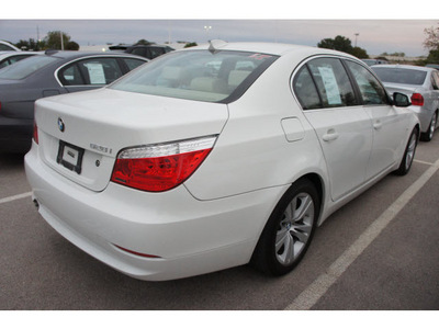 bmw 5 series 2010 white sedan 528i gasoline 6 cylinders rear wheel drive automatic 78729