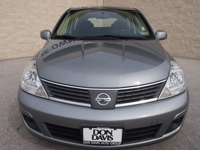 nissan versa 2007 gray hatchback 1 8 s gasoline 4 cylinders front wheel drive automatic with overdrive 76011