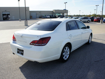 toyota avalon 2009 white sedan xl gasoline 6 cylinders front wheel drive automatic 75119