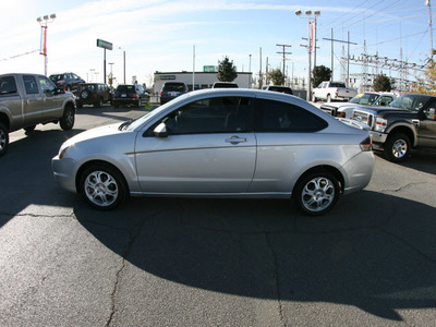 ford focus 2009 silver coupe se gasoline 4 cylinders front wheel drive 5 speed manual 79925