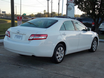 toyota camry 2011 white sedan le 4 cylinders automatic with overdrive 77074