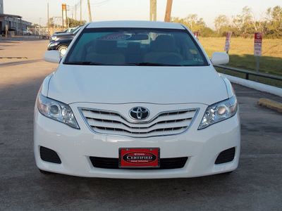 toyota camry 2011 white sedan le 4 cylinders automatic with overdrive 77074