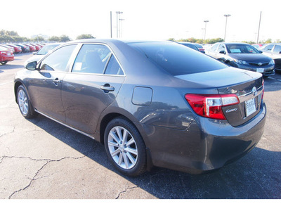 toyota camry 2012 gray sedan xle 4 cylinders automatic 77074