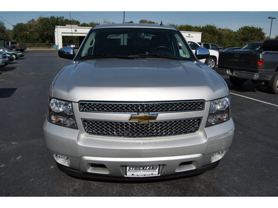 chevrolet avalanche 2010 silver suv flex fuel 8 cylinders 2 wheel drive automatic 77581