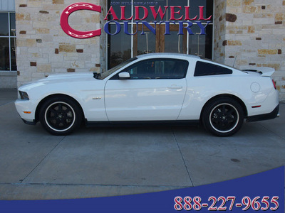 ford mustang 2012 white coupe gt gasoline 8 cylinders rear wheel drive automatic with overdrive 77836