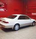 toyota camry 1998 white sedan xle v6 gasoline 6 cylinders front wheel drive automatic with overdrive 76116