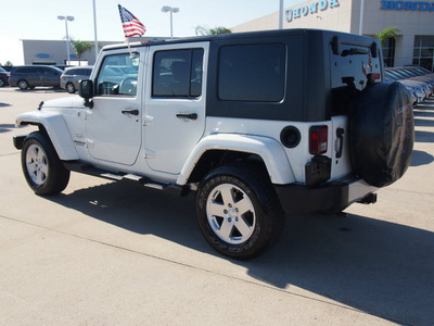 jeep wrangler unlimited 2010 white suv sahara gasoline 6 cylinders 4 wheel drive automatic 77065