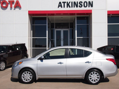 nissan versa 2012 silver sedan 1 6 sv 4 cylinders automatic with overdrive 77802