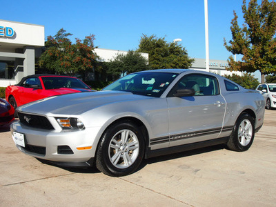 ford mustang 2011 silver coupe v6 gasoline 6 cylinders rear wheel drive automatic 76011