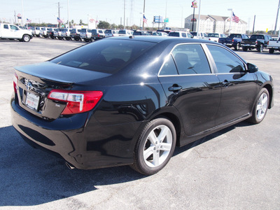 toyota camry 2012 black sedan se 4 cylinders automatic 77521