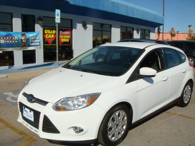 ford focus 2012 white hatchback se 4 cylinders automatic 79936