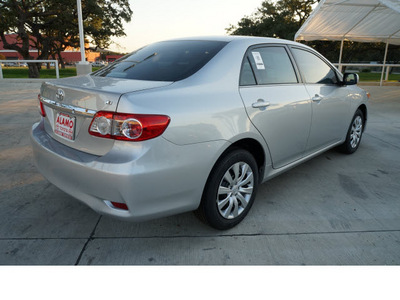 toyota corolla 2013 silver sedan le gasoline 4 cylinders front wheel drive automatic 78232