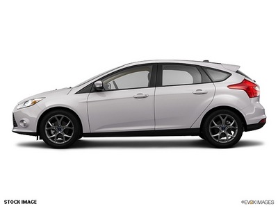 ford focus 2013 silver hatchback se flex fuel 4 cylinders front wheel drive not specified 77338