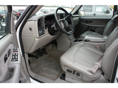 gmc sierra 2500hd 2002 white crew cab 4x4 slt diesel diesel 8 cylinders 4 wheel drive automatic with overdrive 95678