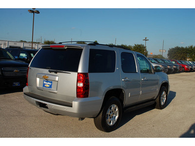 chevrolet tahoe 2013 silver suv 8 cylinders 6 spd auto,elec cntlled onstar, 6 months of directionsrr vis 77090