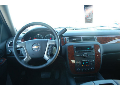 chevrolet tahoe 2013 silver suv 8 cylinders 6 spd auto,elec cntlled onstar, 6 months of directionsrr vis 77090