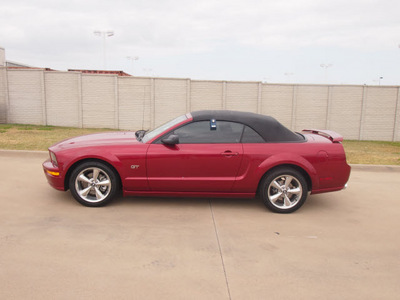 ford mustang 2007 dk  red gt premium gasoline 8 cylinders rear wheel drive 5 speed manual 76108