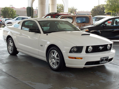 ford mustang 2008 white coupe gt premium gasoline 8 cylinders rear wheel drive automatic with overdrive 77477