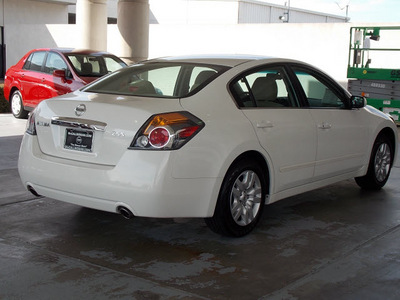 nissan altima 2012 white sedan 2 5 s gasoline 4 cylinders front wheel drive shiftable automatic 77477
