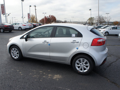 kia rio5 2013 silver hatchback ex gasoline 4 cylinders front wheel drive automatic 19153