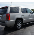 cadillac escalade 2008 silver suv suv gasoline 8 cylinders rear wheel drive automatic 77074