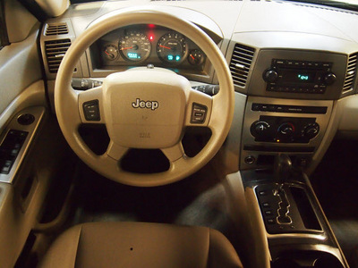 jeep grand cherokee 2005 white suv laredo gasoline 6 cylinders rear wheel drive automatic 75219