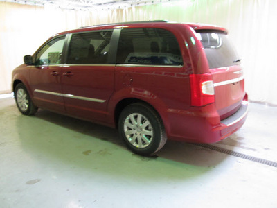 chrysler town and country 2013 red van touring flex fuel 6 cylinders front wheel drive automatic 44883