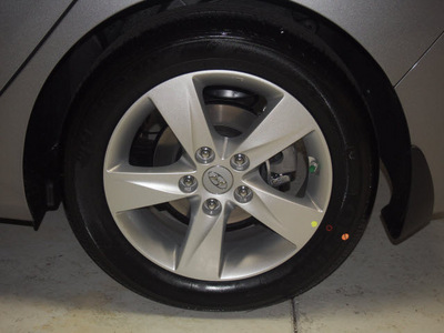 hyundai elantra 2013 gray sedan gls gasoline 4 cylinders front wheel drive automatic 75150