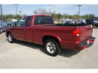 chevrolet s 10 2002 red pickup truck gasoline 6 cylinders rear wheel drive not specified 77566