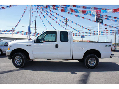 ford f 250 super duty 2002 white xlt gasoline 8 cylinders 4 wheel drive automatic 78654