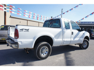 ford f 250 super duty 2002 white xlt gasoline 8 cylinders 4 wheel drive automatic 78654