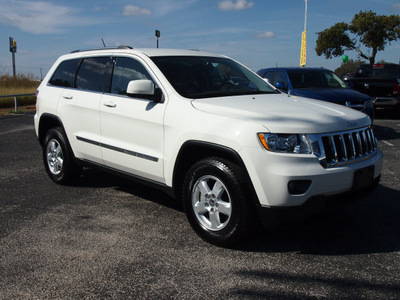 jeep grand cherokee 2012 white suv laredo gasoline 6 cylinders 2 wheel drive automatic 78016