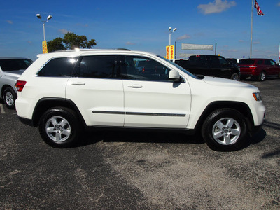 jeep grand cherokee 2012 white suv laredo gasoline 6 cylinders 2 wheel drive automatic 78016