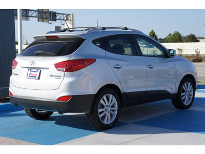 hyundai tucson 2013 silver limited gasoline 4 cylinders front wheel drive automatic 77094