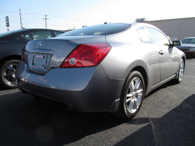 nissan altima 2008 dk  gray coupe 3 5 se gasoline 6 cylinders front wheel drive cont  variable trans  45840