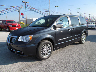 chrysler town and country 2013 gray van touring l flex fuel 6 cylinders front wheel drive automatic 45840