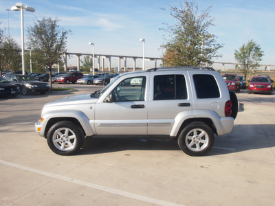 jeep liberty 2007 silver suv limited gasoline 6 cylinders 4 wheel drive automatic with overdrive 76137