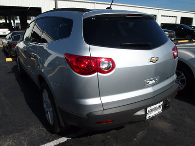 chevrolet traverse 2012 silver suv lt gasoline 6 cylinders front wheel drive direct shift gearbox 77581
