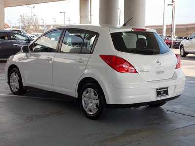 nissan versa 2011 white hatchback 1 8 s gasoline 4 cylinders front wheel drive automatic 77477