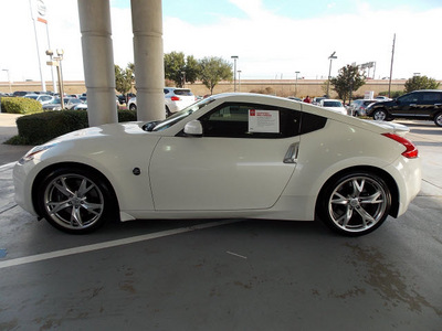 nissan 370z 2009 white coupe touring gasoline 6 cylinders rear wheel drive 6 speed manual 77477