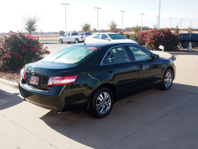 toyota camry 2011 green sedan le v6 gasoline 6 cylinders front wheel drive automatic 76049