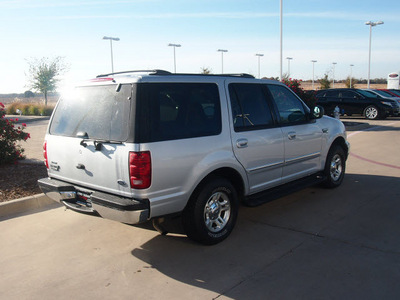 ford expedition 2002 silver suv xlt gasoline 8 cylinders rear wheel drive automatic 76049