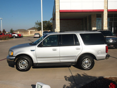 ford expedition 2002 silver suv xlt gasoline 8 cylinders rear wheel drive automatic 76049