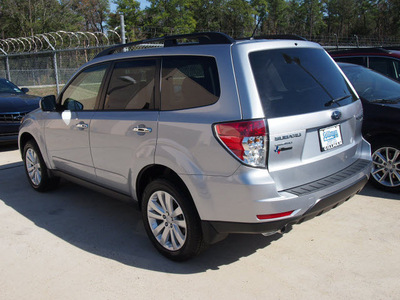 subaru forester 2013 silver wagon 2 5x premium gasoline 4 cylinders all whee drive automatic 77090