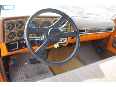 chevrolet silverado 1976 orange automatic 76543